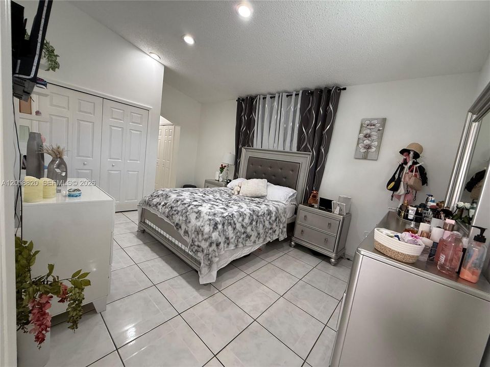 En Renta: $1,600 (3 camas, 2 baños, 600 Pies cuadrados)