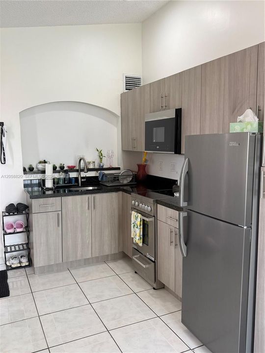 En Renta: $1,600 (3 camas, 2 baños, 600 Pies cuadrados)