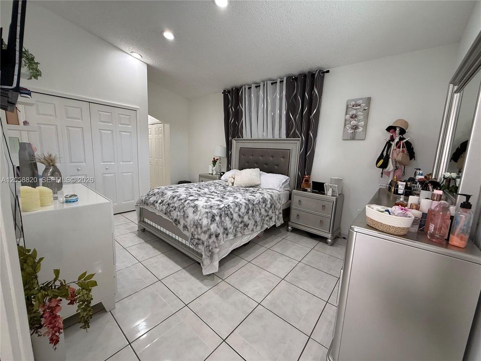 En Renta: $1,600 (3 camas, 2 baños, 600 Pies cuadrados)