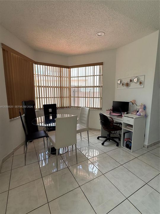 En Renta: $1,600 (3 camas, 2 baños, 600 Pies cuadrados)