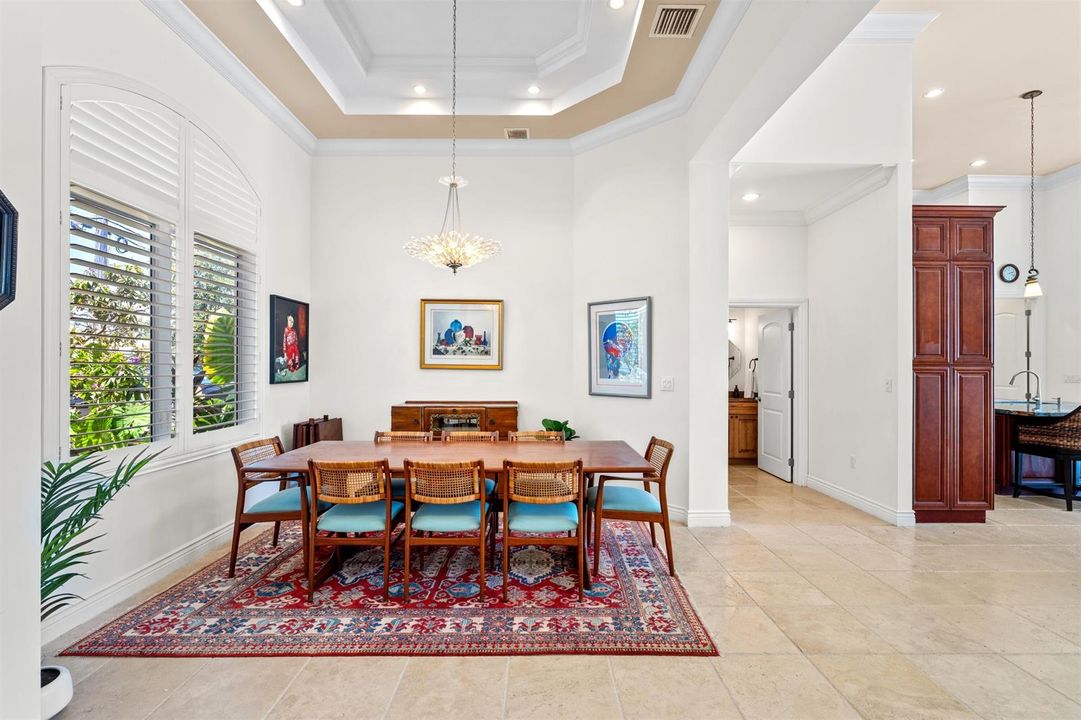 BREAKFAST_NOOK_TO_KITCHEN