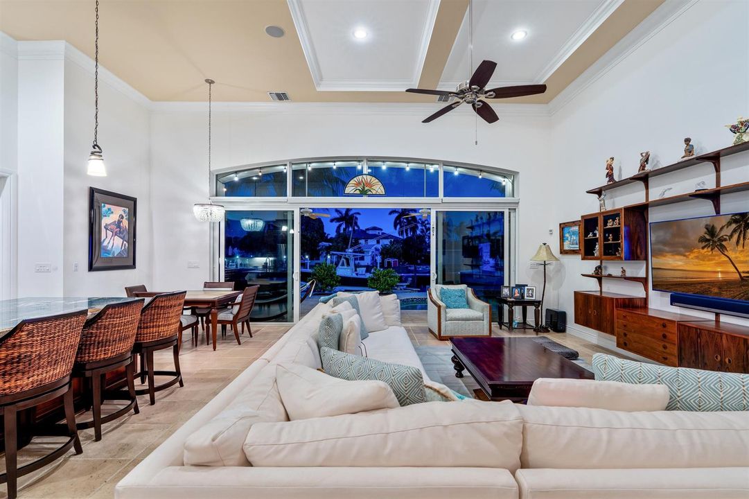 LIVING_ROOM_STRAIGHT