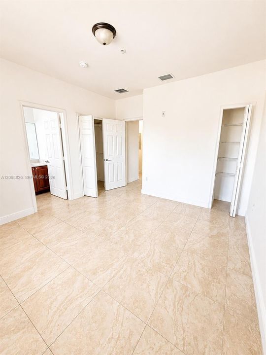 В аренду: $2,200 (2 спален, 2 ванн, 968 Квадратных фут)