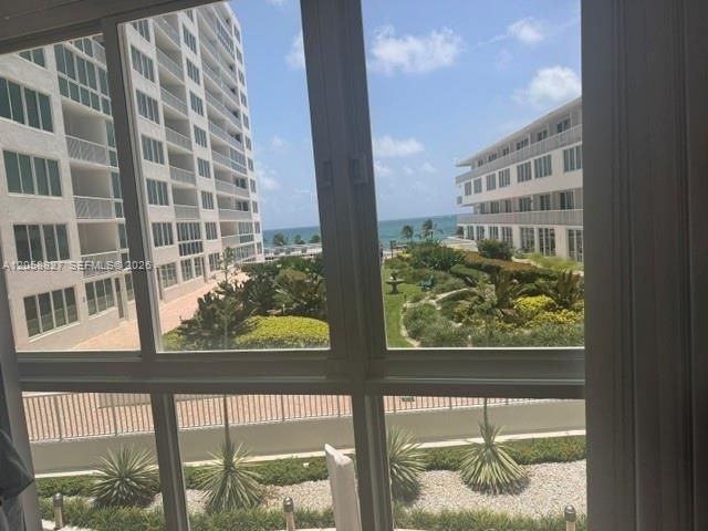 For Rent: $4,500 (2 beds, 2 baths, 980 Square Feet)