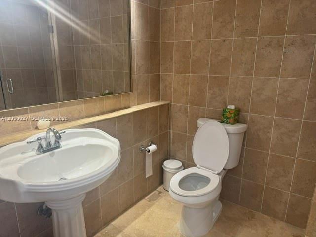 For Rent: $4,500 (2 beds, 2 baths, 980 Square Feet)