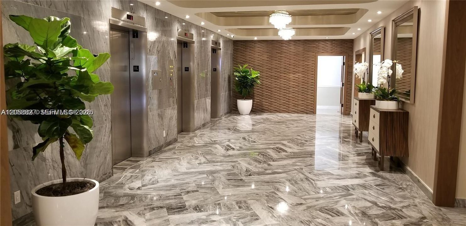 For Rent: $4,500 (2 beds, 2 baths, 980 Square Feet)