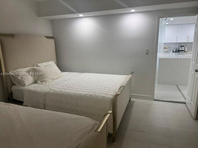 For Rent: $4,500 (2 beds, 2 baths, 980 Square Feet)