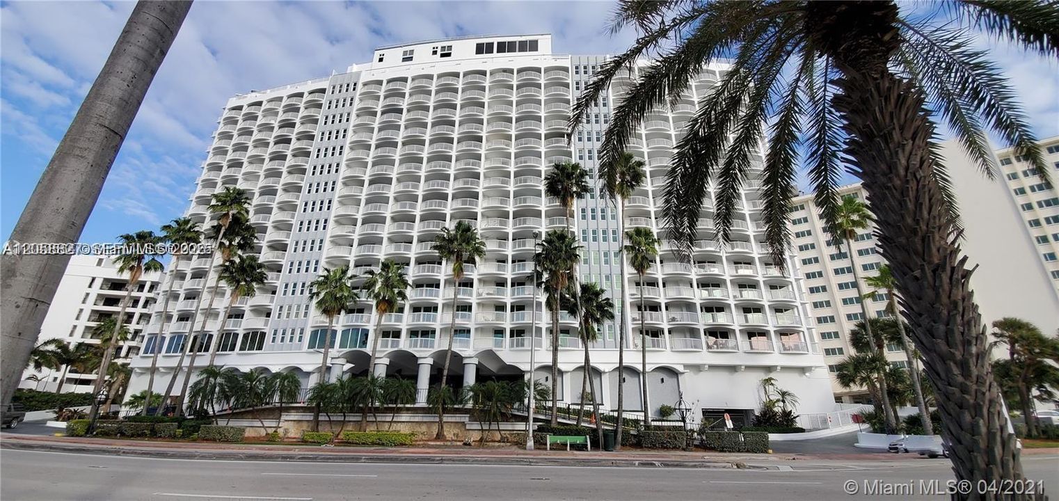 For Rent: $4,500 (2 beds, 2 baths, 980 Square Feet)