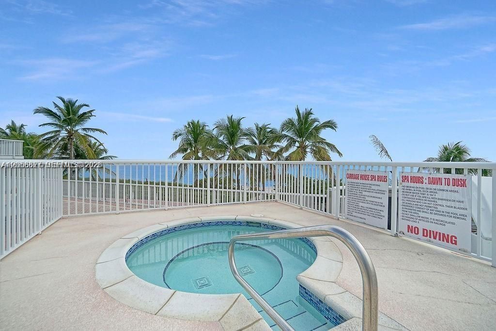 For Rent: $4,500 (2 beds, 2 baths, 980 Square Feet)