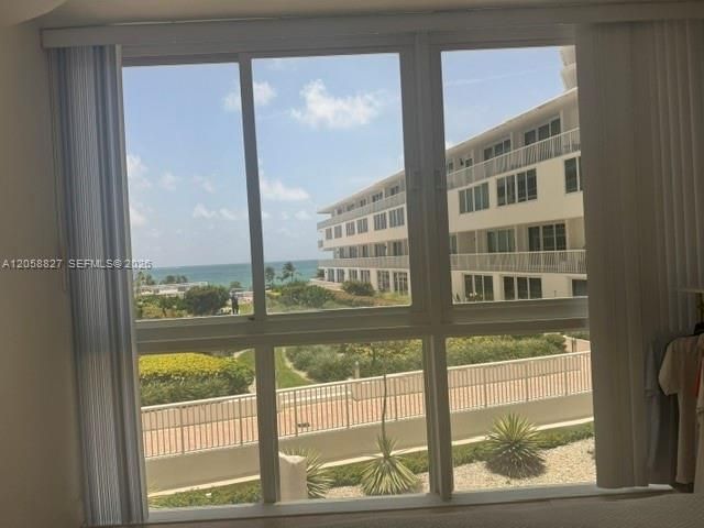 For Rent: $4,500 (2 beds, 2 baths, 980 Square Feet)