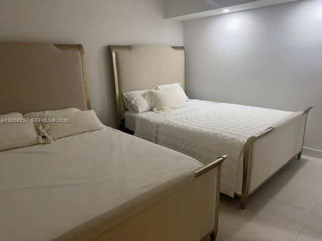 For Rent: $4,500 (2 beds, 2 baths, 980 Square Feet)