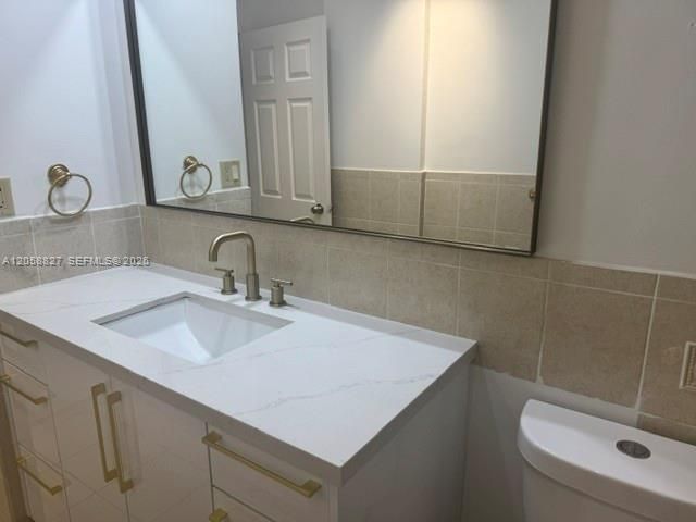 For Rent: $4,500 (2 beds, 2 baths, 980 Square Feet)