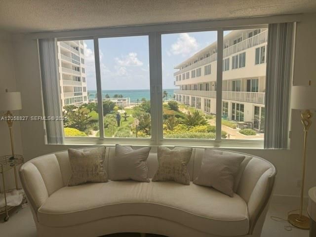 For Rent: $4,500 (2 beds, 2 baths, 980 Square Feet)