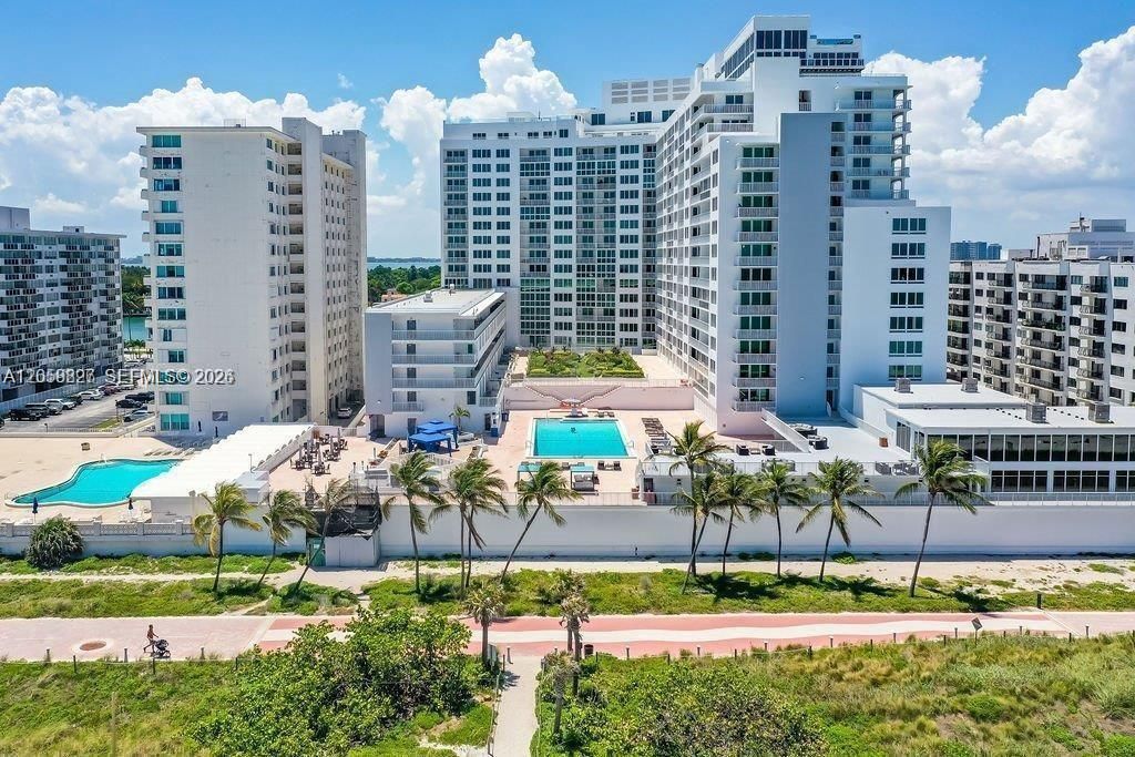 For Rent: $4,500 (2 beds, 2 baths, 980 Square Feet)