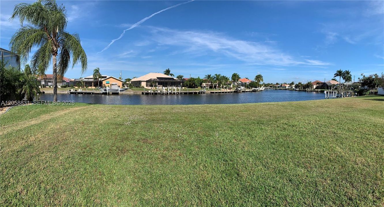 На продажу: $449,999 (0.28 acres)