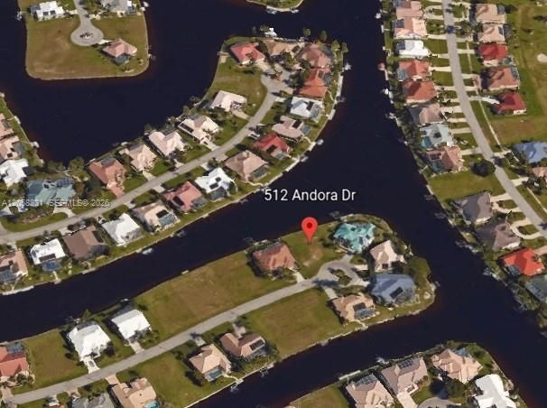 На продажу: $449,999 (0.28 acres)