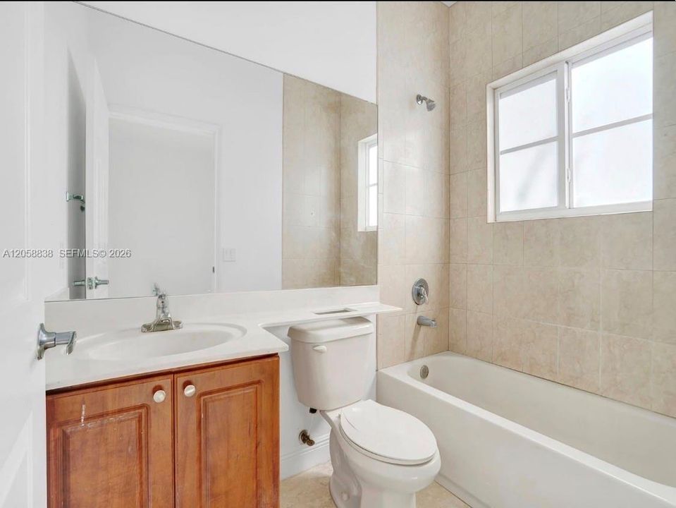 В аренду: $2,200 (2 спален, 2 ванн, 968 Квадратных фут)