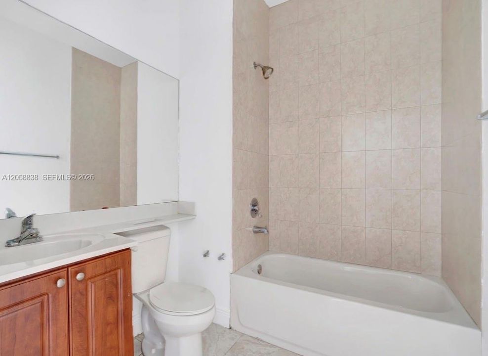 В аренду: $2,200 (2 спален, 2 ванн, 968 Квадратных фут)
