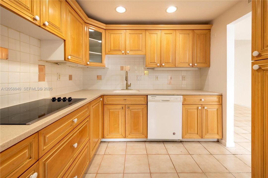 For Sale: $215,000 (2 beds, 2 baths, 1450 Square Feet)
