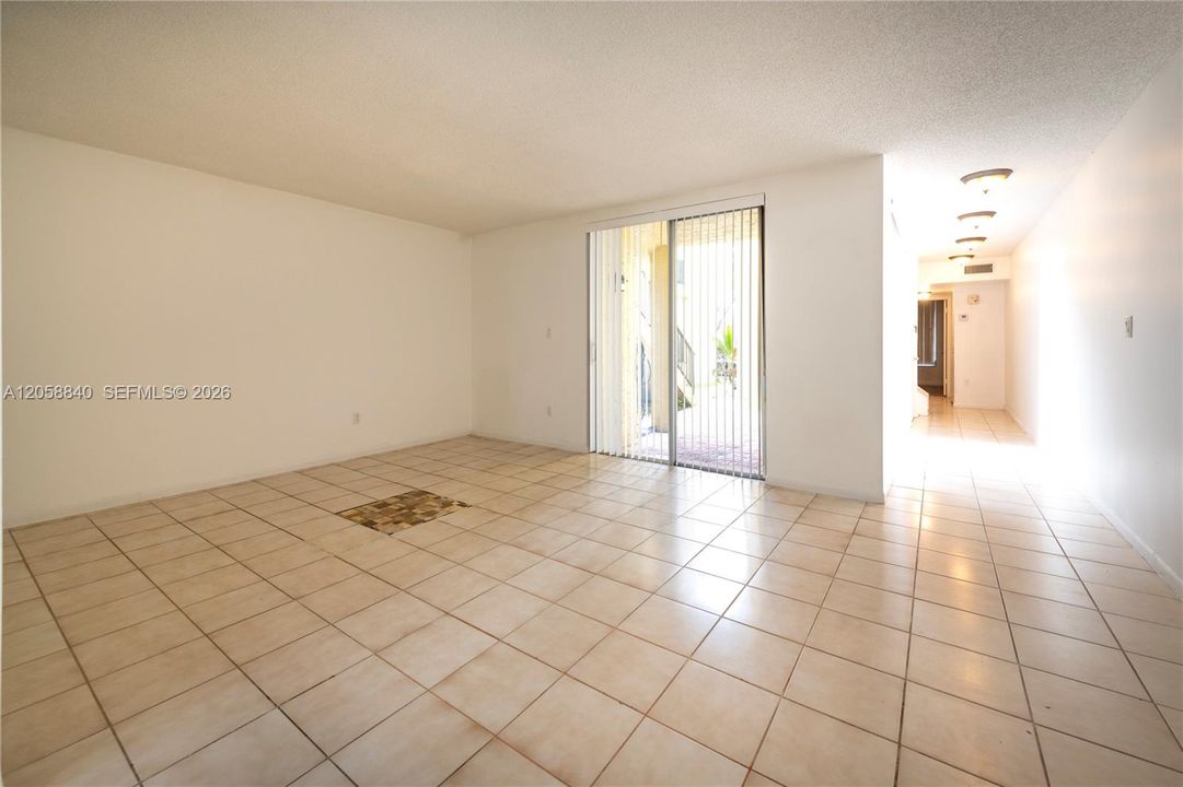 For Sale: $215,000 (2 beds, 2 baths, 1450 Square Feet)