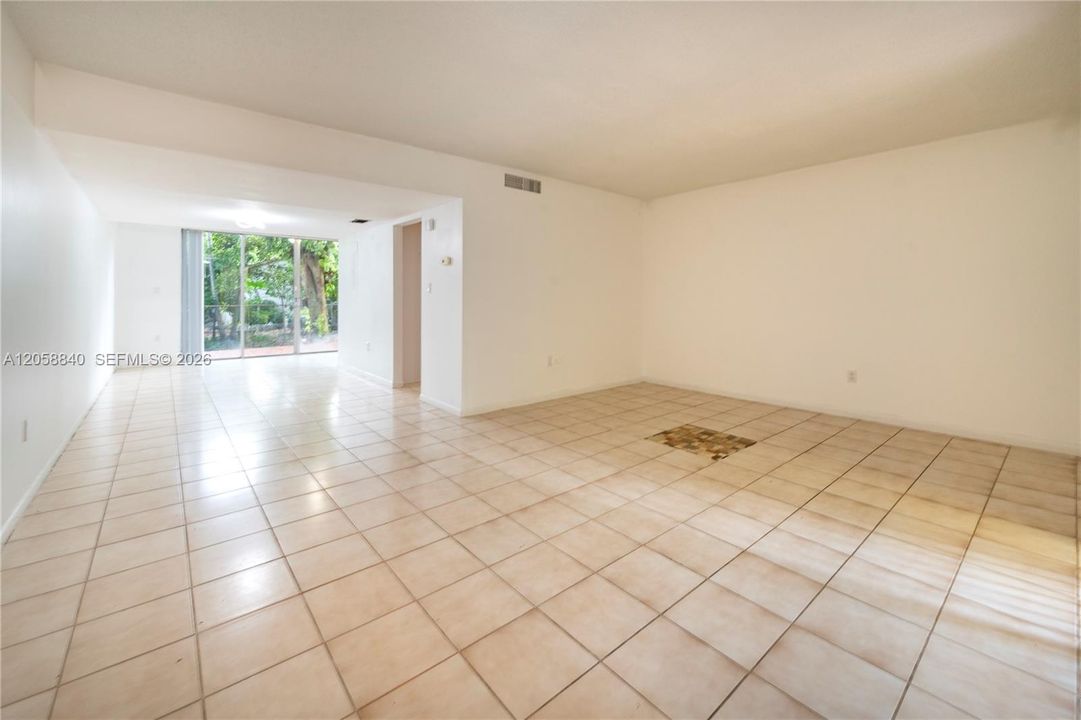 For Sale: $215,000 (2 beds, 2 baths, 1450 Square Feet)
