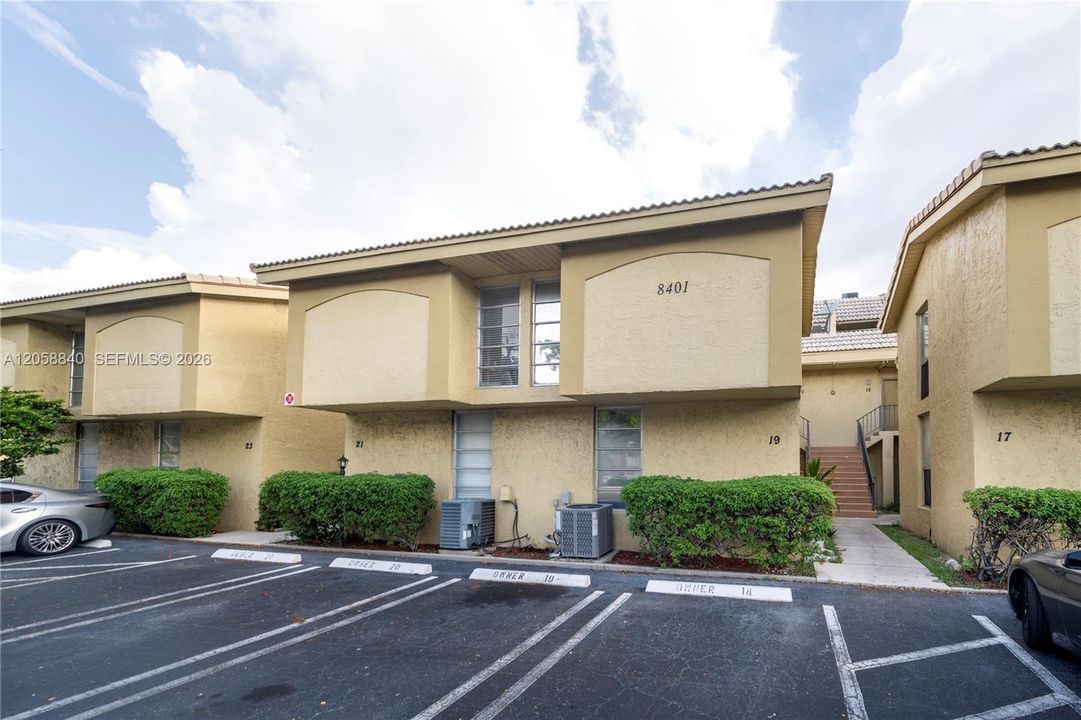 For Sale: $215,000 (2 beds, 2 baths, 1450 Square Feet)