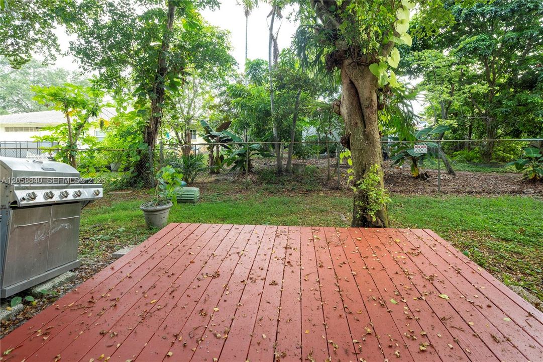 For Sale: $215,000 (2 beds, 2 baths, 1450 Square Feet)