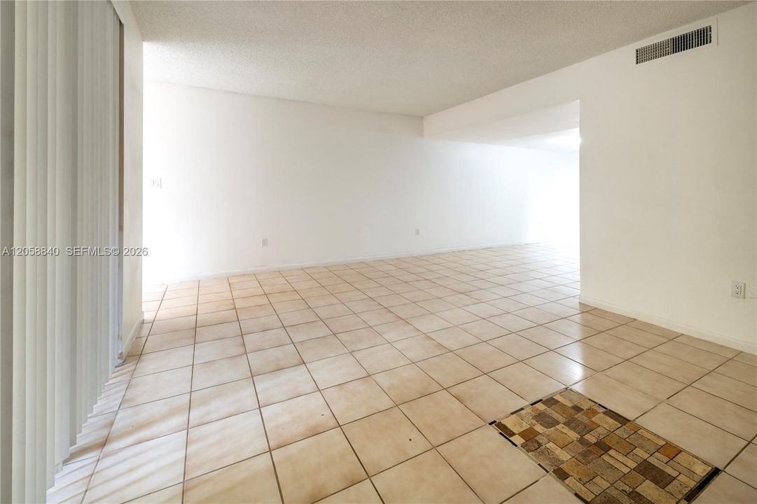 For Sale: $215,000 (2 beds, 2 baths, 1450 Square Feet)