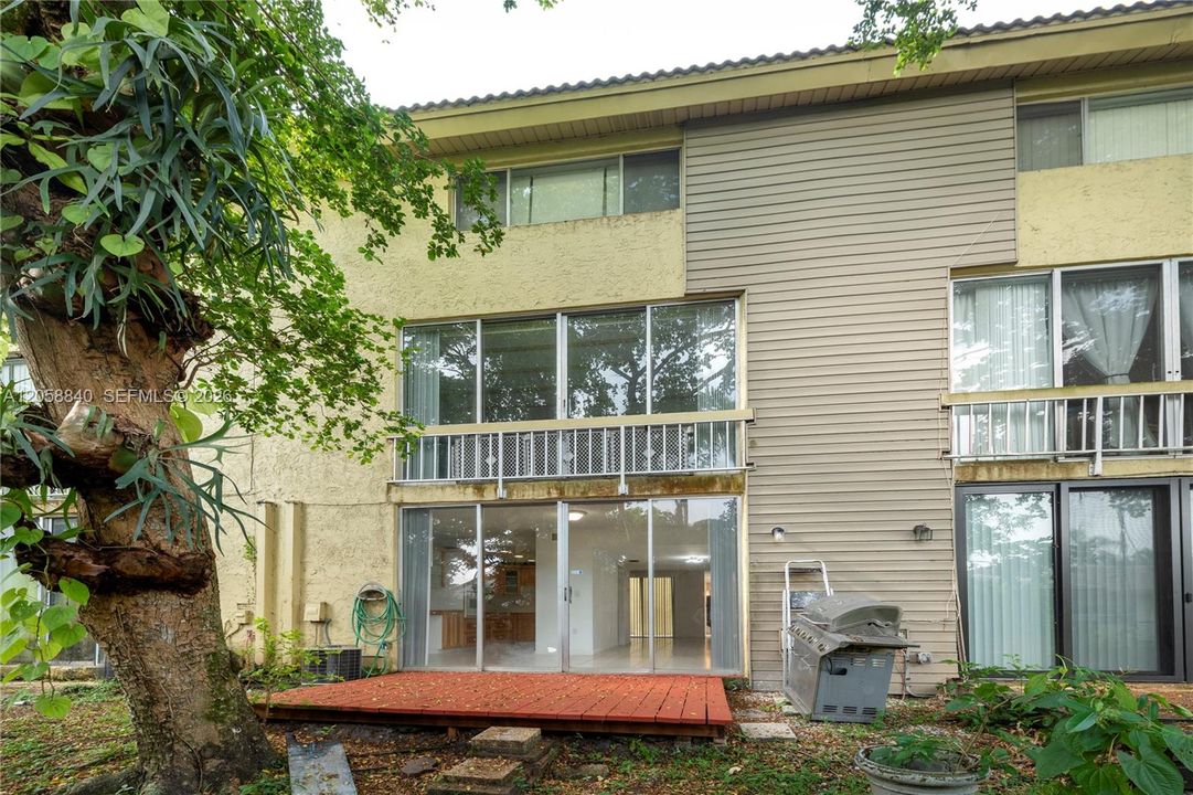 For Sale: $215,000 (2 beds, 2 baths, 1450 Square Feet)