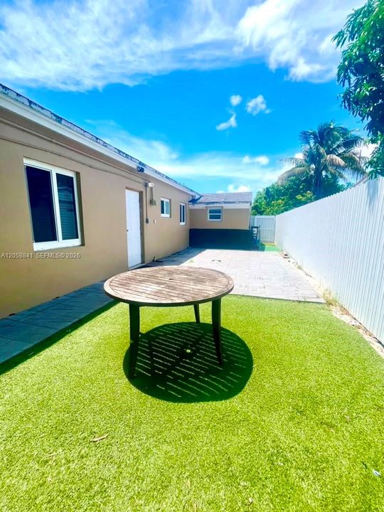 LARGE PATIO/ENTERTAINMENT AREA