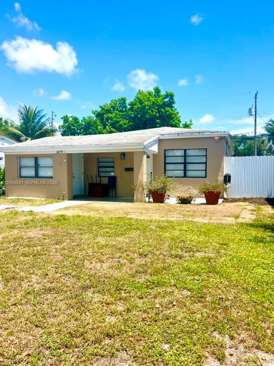 LARGE BACK YARD