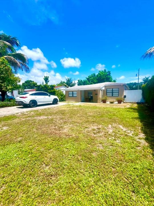 LARGE BACK YARD