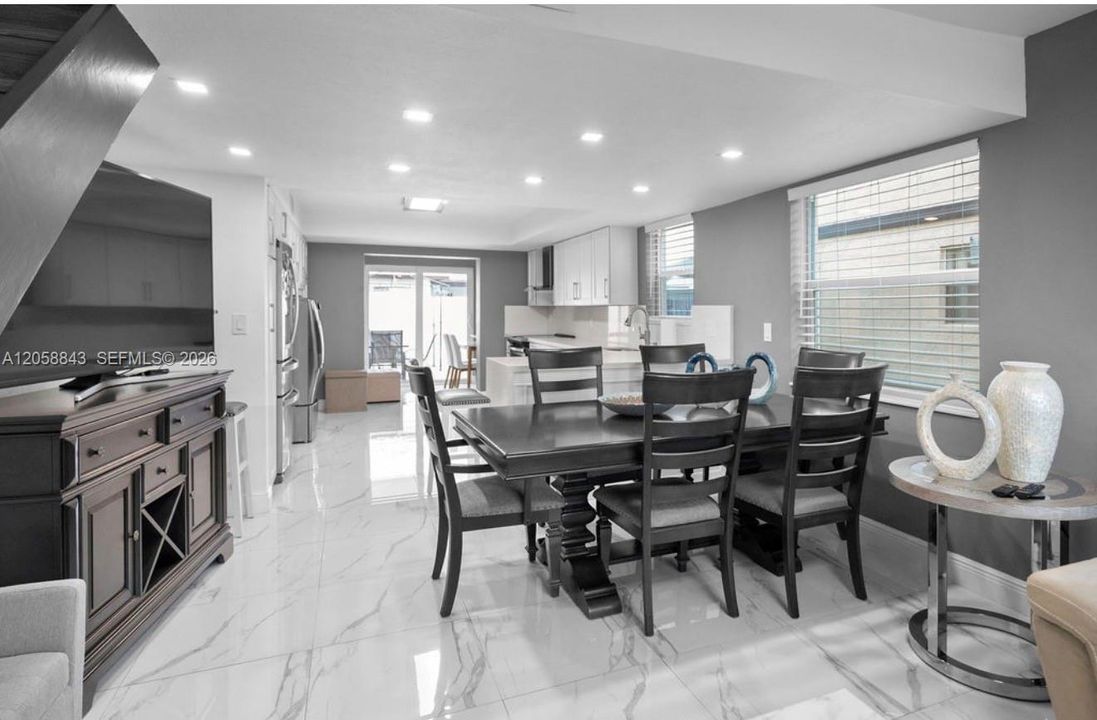 En Venta: $410,000 (3 camas, 2 baños, 1053 Pies cuadrados)