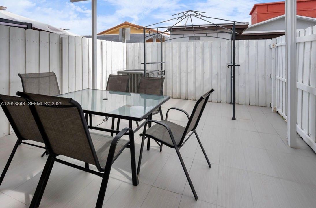 En Venta: $410,000 (3 camas, 2 baños, 1053 Pies cuadrados)