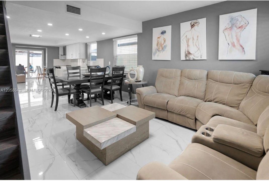 En Venta: $410,000 (3 camas, 2 baños, 1053 Pies cuadrados)