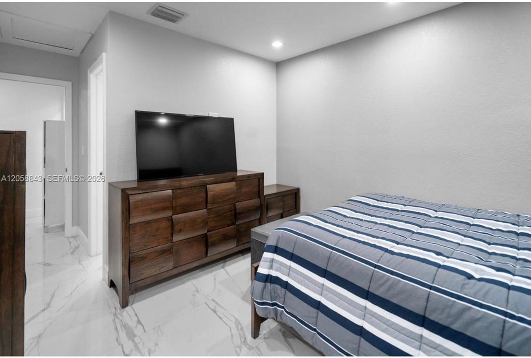 En Venta: $410,000 (3 camas, 2 baños, 1053 Pies cuadrados)