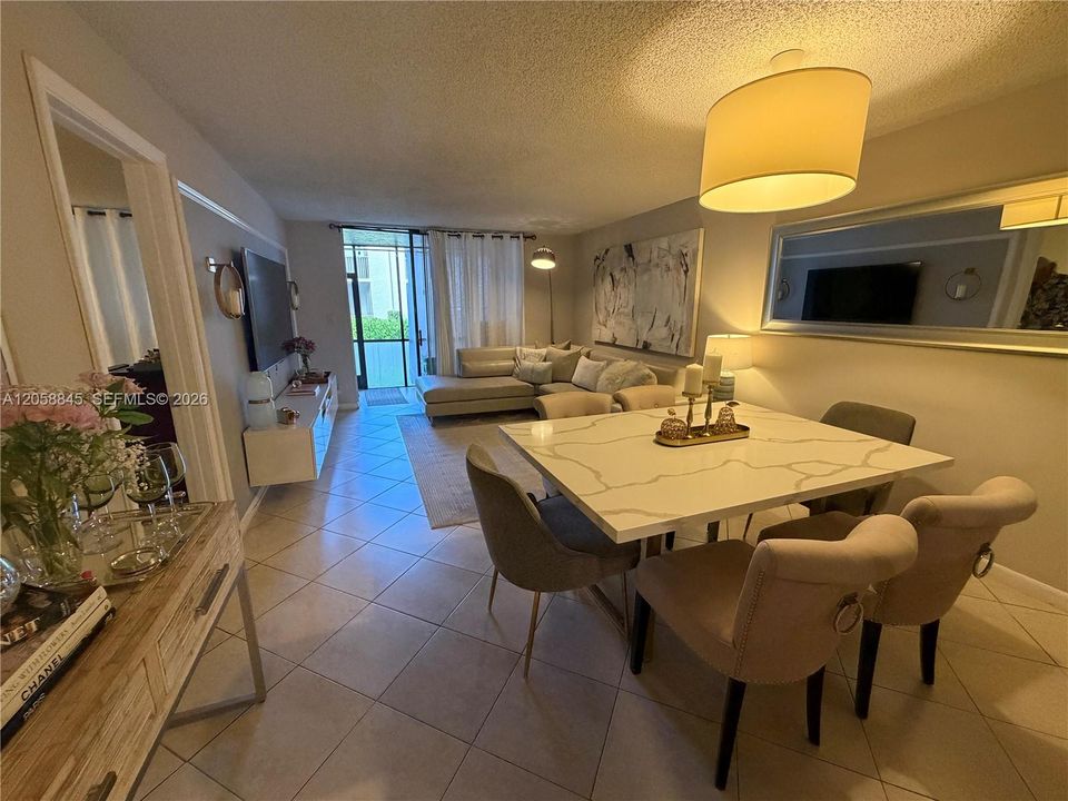 En Venta: $229,000 (2 camas, 2 baños, 937 Pies cuadrados)
