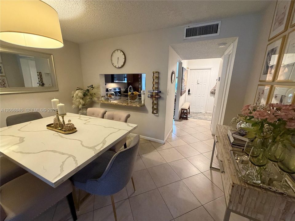 En Venta: $229,000 (2 camas, 2 baños, 937 Pies cuadrados)