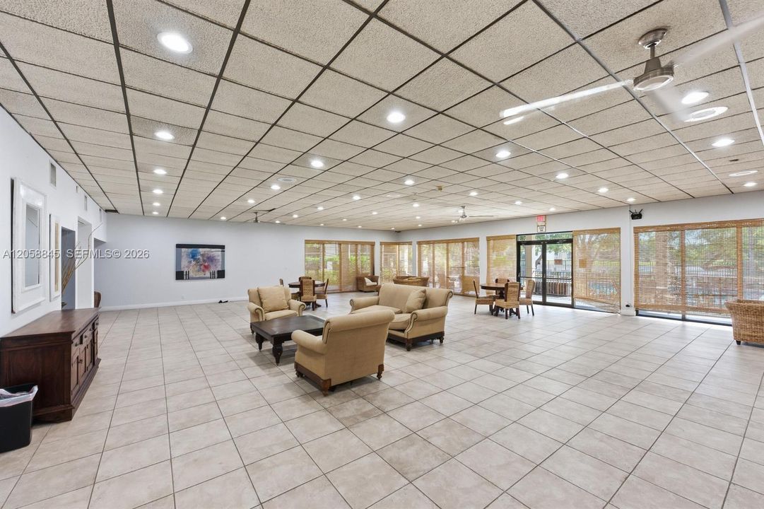 En Venta: $229,000 (2 camas, 2 baños, 937 Pies cuadrados)