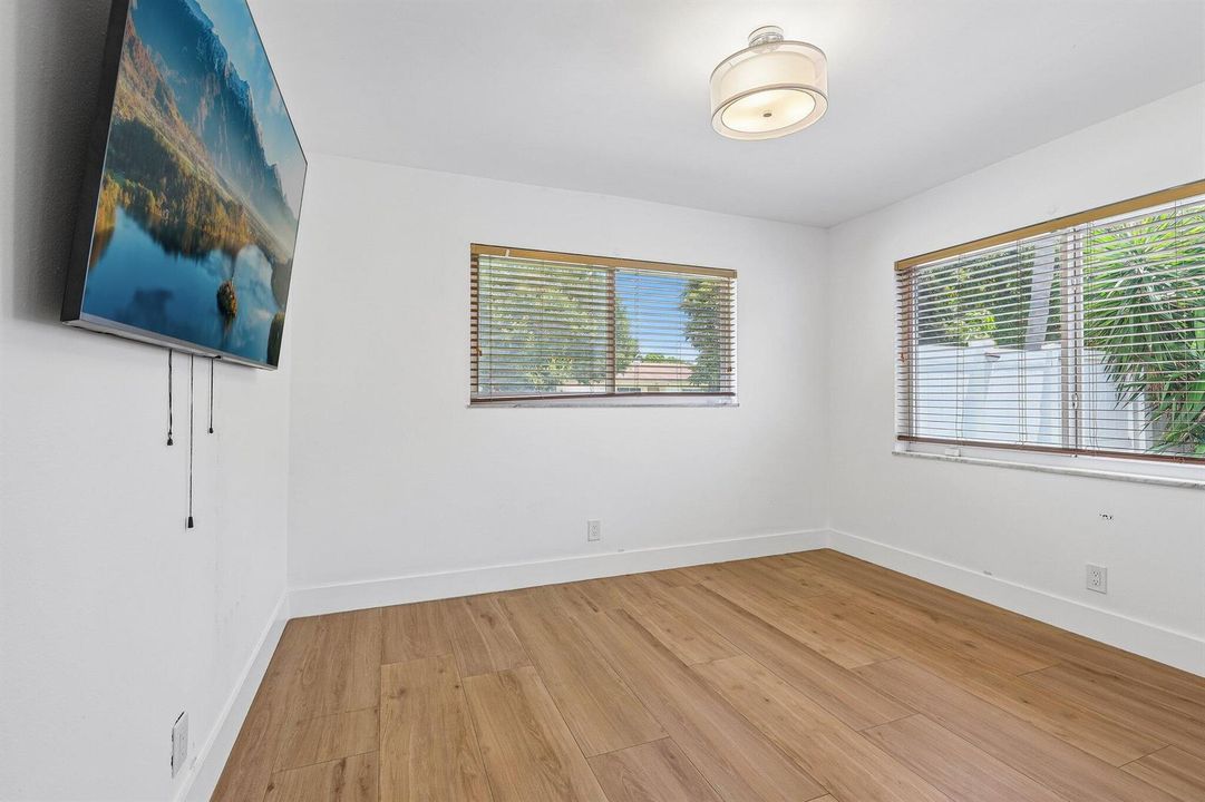 20-web-or-mls-NW 68th St-S2207-020