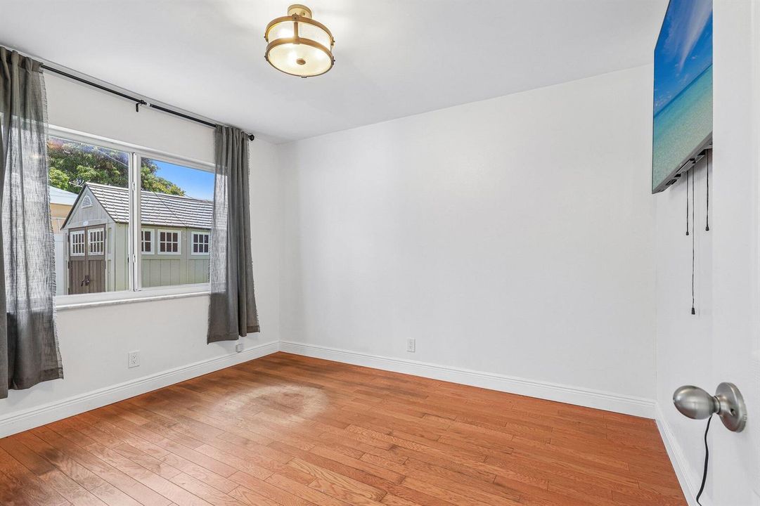 27-web-or-mls-NW 68th St-S2207-027