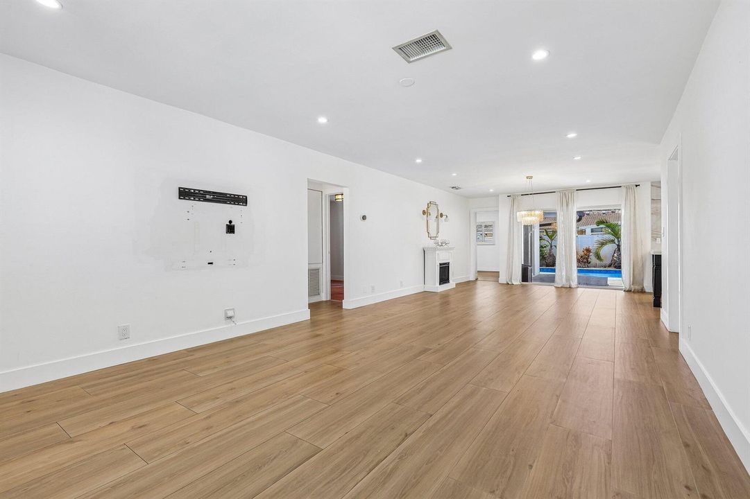 9-web-or-mls-NW 68th St-S2207-009