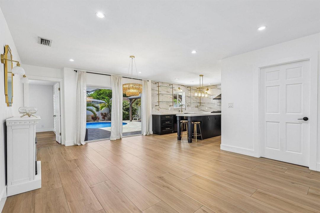 11-web-or-mls-NW 68th St-S2207-011