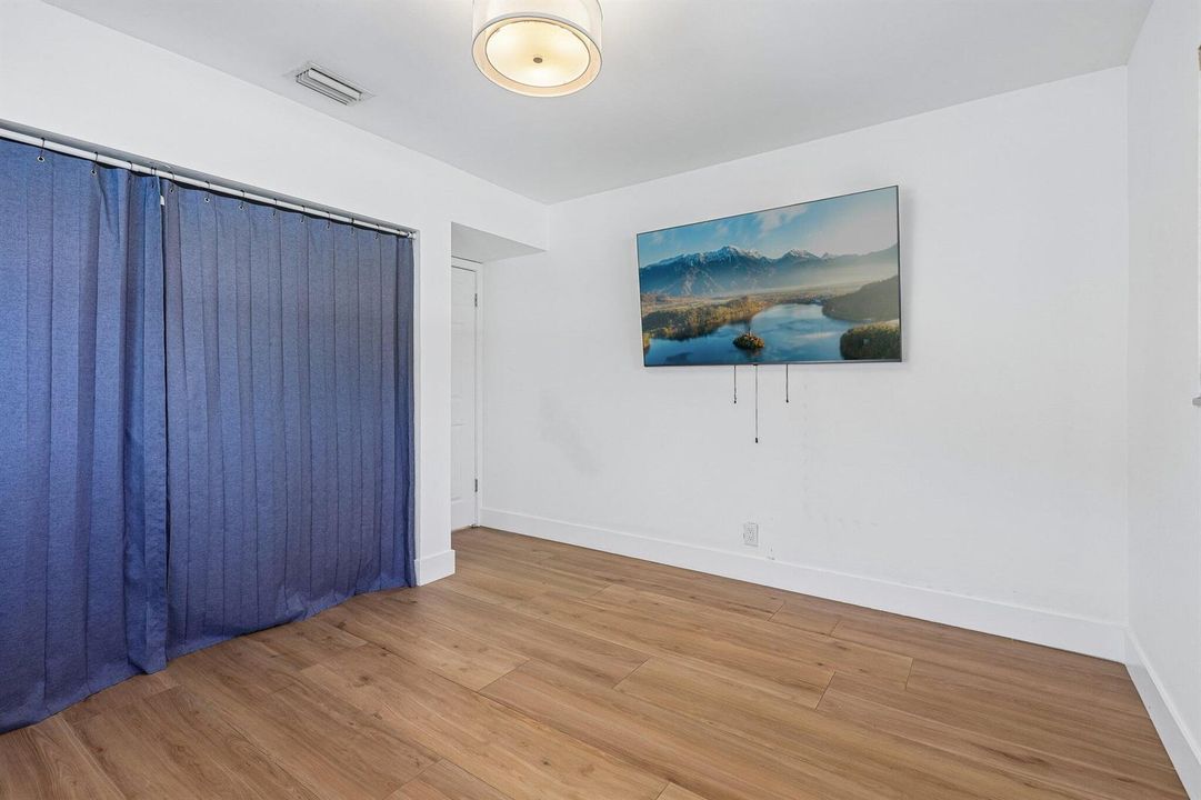 22-web-or-mls-NW 68th St-S2207-022