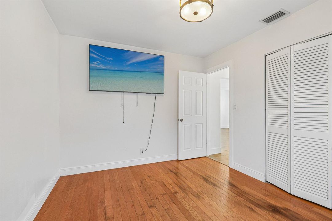 29-web-or-mls-NW 68th St-S2207-029