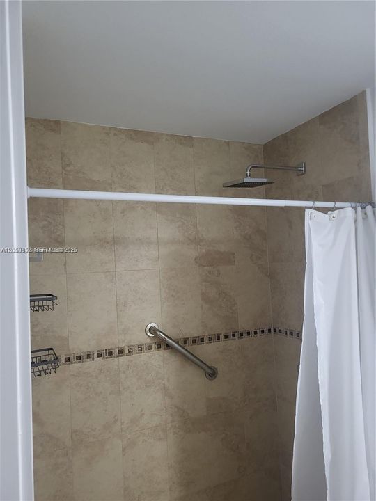 Active With Contract: $3,100 (3 beds, 2 baths, 1276 Square Feet)