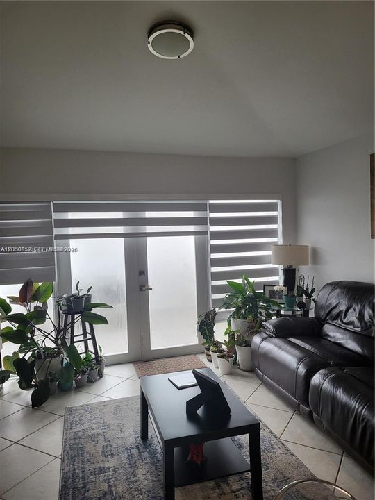 Active With Contract: $3,100 (3 beds, 2 baths, 1276 Square Feet)