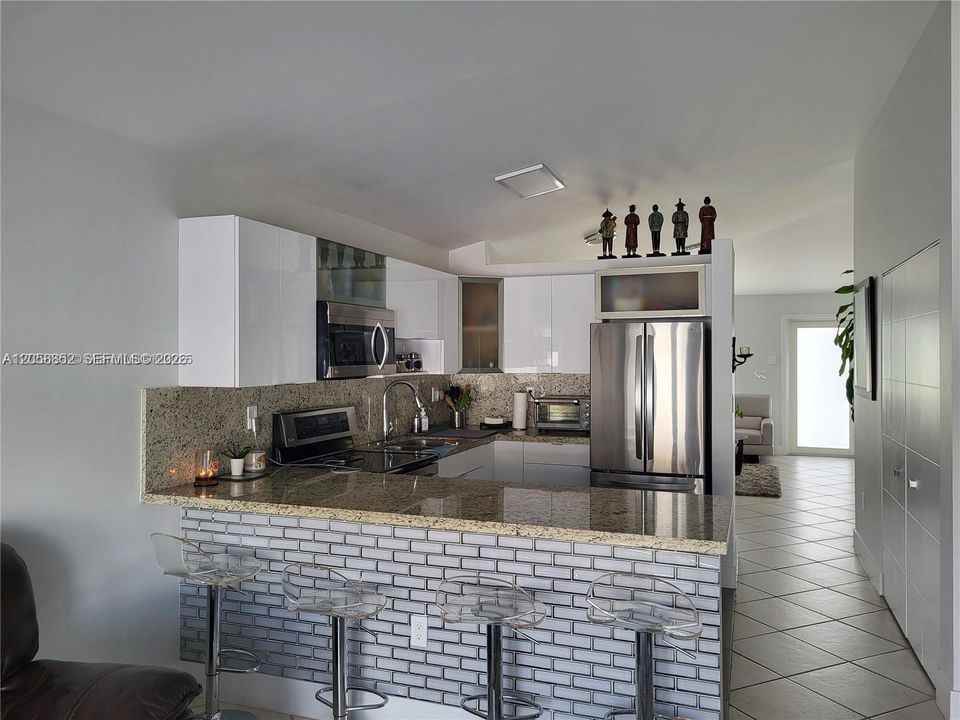 Active With Contract: $3,100 (3 beds, 2 baths, 1276 Square Feet)