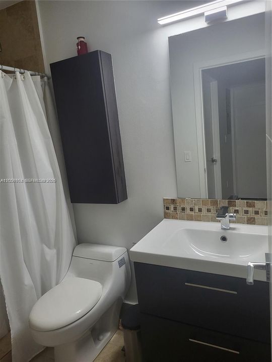 Active With Contract: $3,100 (3 beds, 2 baths, 1276 Square Feet)