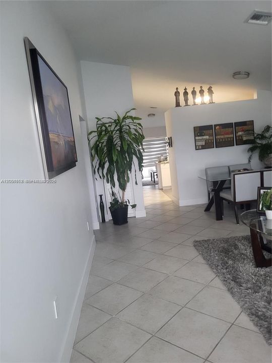 Active With Contract: $3,100 (3 beds, 2 baths, 1276 Square Feet)